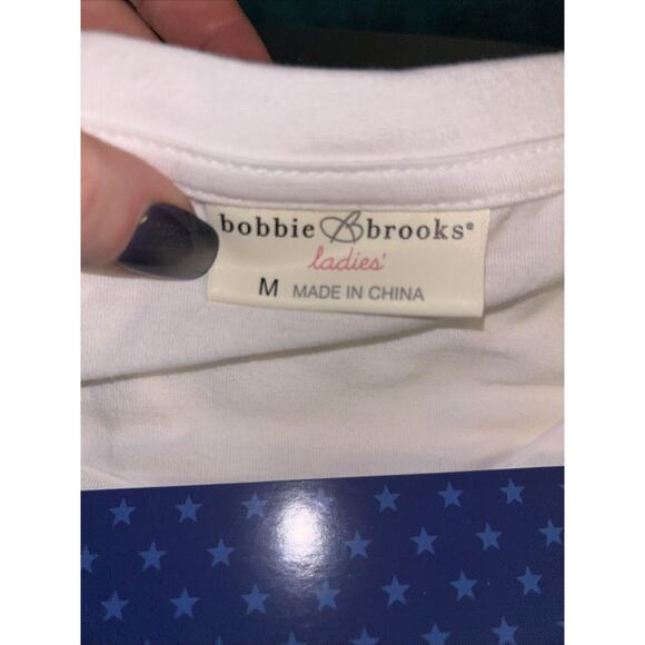 Bobbie Brooks Women's White T-Shirt with Lip Graphic‎ Red White Blue Medium - Picture 5 of 5